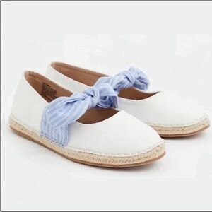 TORRID Canvas Shoes blue bow 10.5

New with tags size 10.5